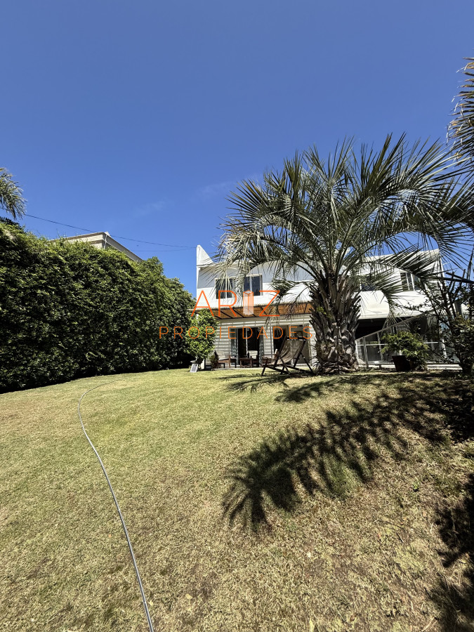 Casa ID.2455 - VENTA ESPECTACULAR CASA CON PISCINA TIO TOM MALDONADO PUNTA DEL ESTE 4 DORMITORIOS