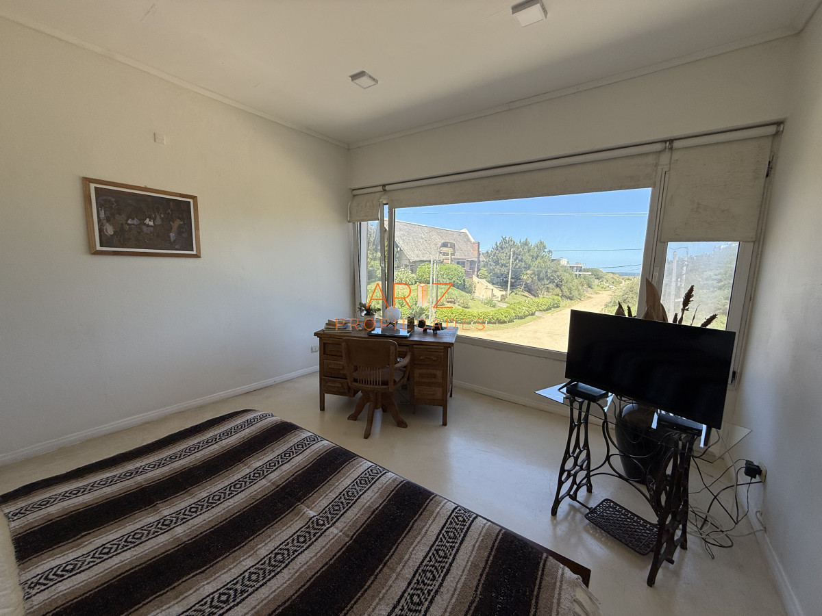 Casa ID.2455 - VENTA ESPECTACULAR CASA CON PISCINA TIO TOM MALDONADO PUNTA DEL ESTE 4 DORMITORIOS