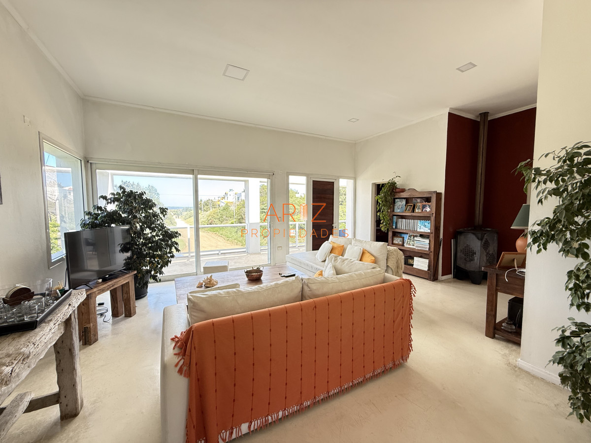 Casa ID.2455 - VENTA ESPECTACULAR CASA CON PISCINA TIO TOM MALDONADO PUNTA DEL ESTE 4 DORMITORIOS