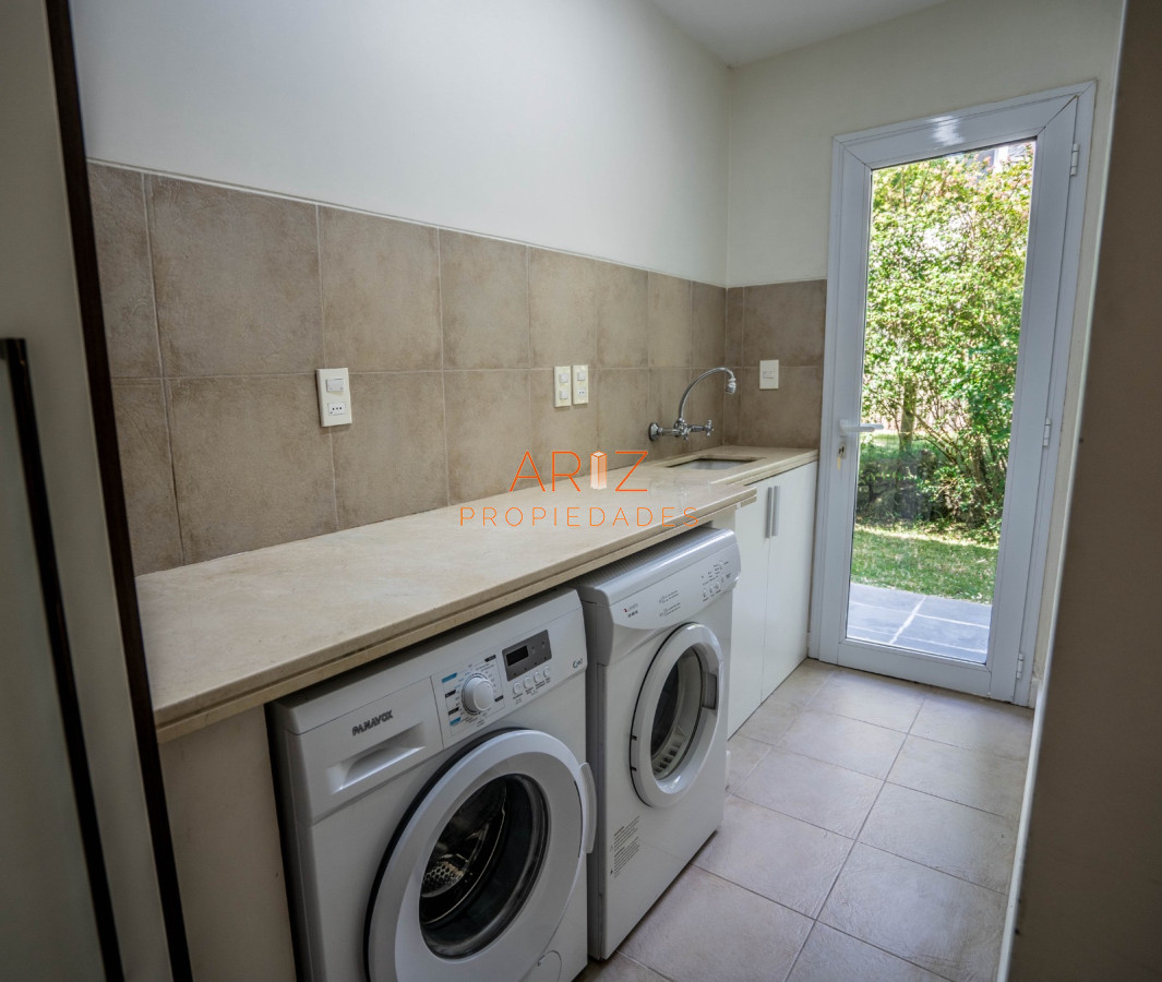 Casa ID.2056 - ALQUILER ANUAL CASA BOULEVARD PARK BARRIO PRIVADO 4 DORMITORIOS PUNTA DEL ESTE