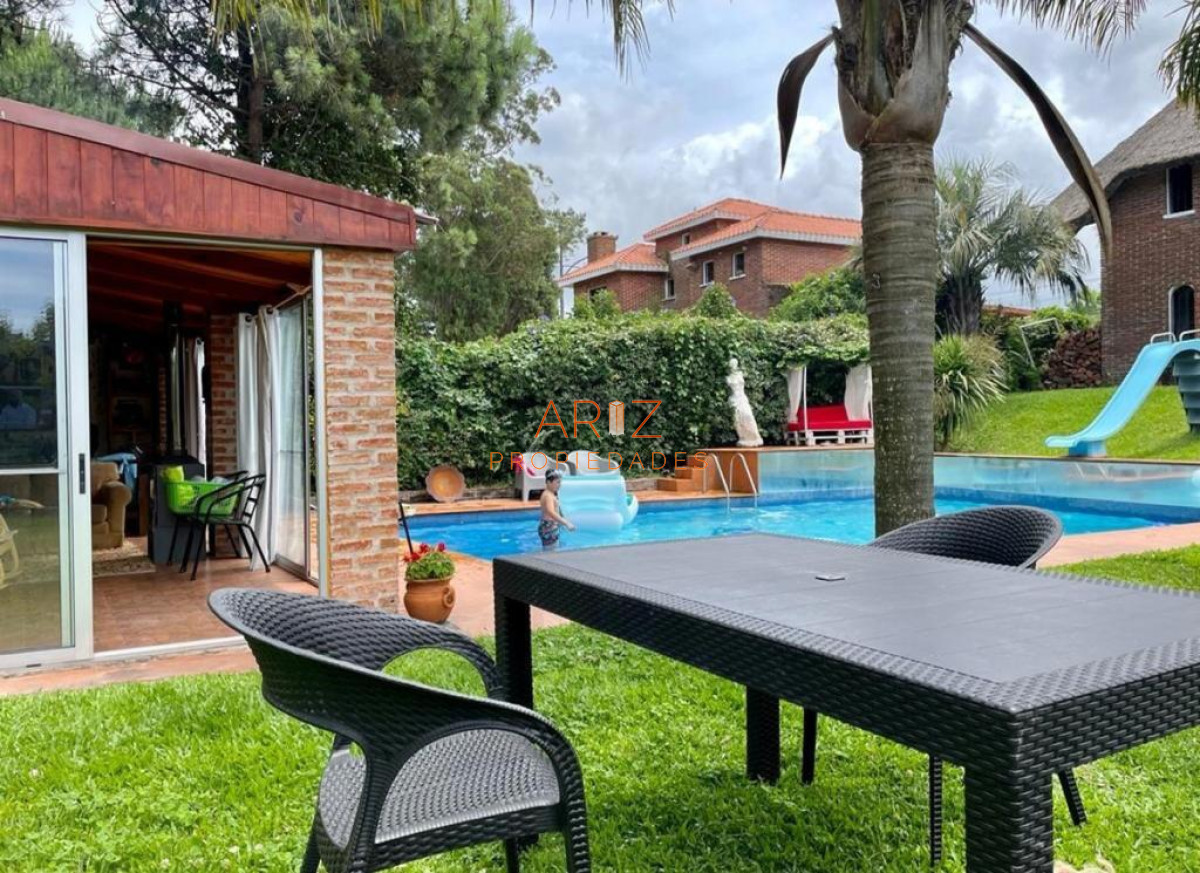 Casa ID.2216 - Completo quincho disponible en alquiler anual 