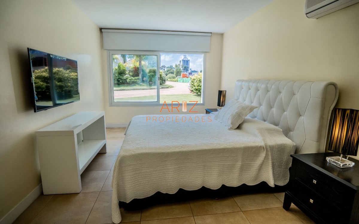 Casa ID.2056 - ALQUILER ANUAL CASA BOULEVARD PARK BARRIO PRIVADO 4 DORMITORIOS PUNTA DEL ESTE