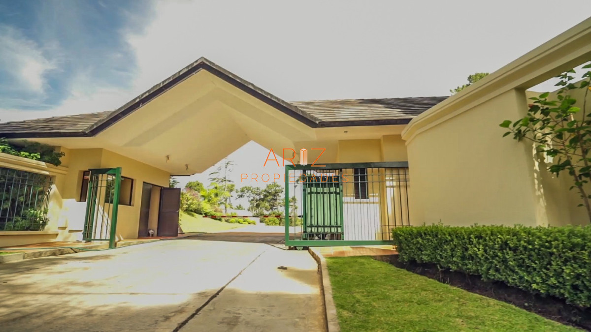 Casa ID.2056 - ALQUILER ANUAL CASA BOULEVARD PARK BARRIO PRIVADO 4 DORMITORIOS PUNTA DEL ESTE
