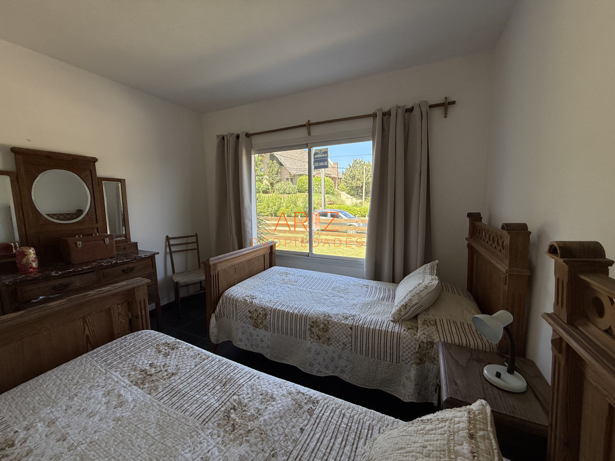 Casa ID.2455 - VENTA ESPECTACULAR CASA CON PISCINA TIO TOM MALDONADO PUNTA DEL ESTE 4 DORMITORIOS