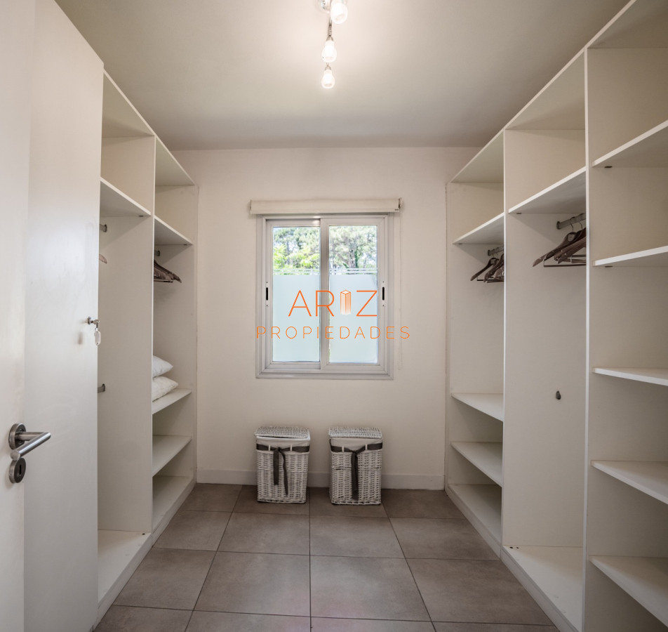 Casa ID.2056 - ALQUILER ANUAL CASA BOULEVARD PARK BARRIO PRIVADO 4 DORMITORIOS PUNTA DEL ESTE