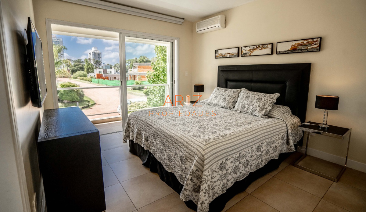 Casa ID.2056 - ALQUILER ANUAL CASA BOULEVARD PARK BARRIO PRIVADO 4 DORMITORIOS PUNTA DEL ESTE
