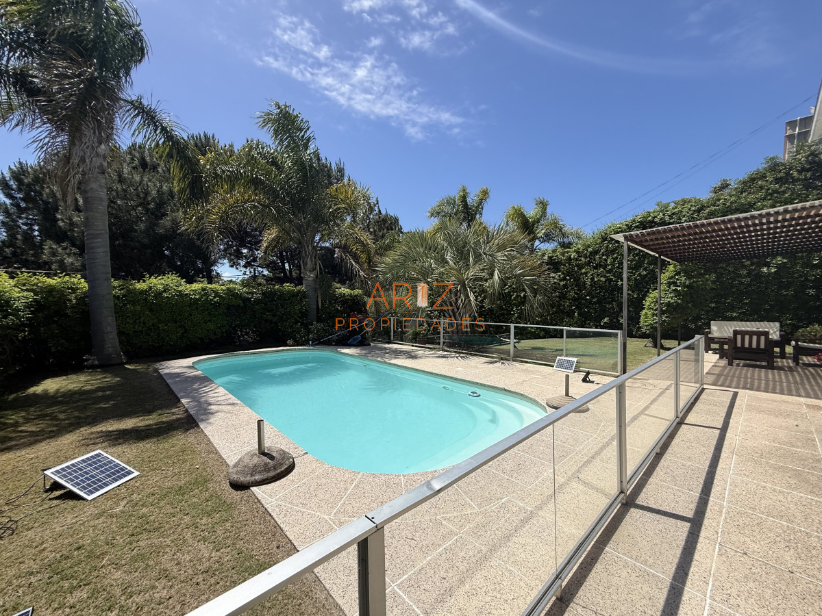 Casa ID.2455 - VENTA ESPECTACULAR CASA CON PISCINA TIO TOM MALDONADO PUNTA DEL ESTE 4 DORMITORIOS