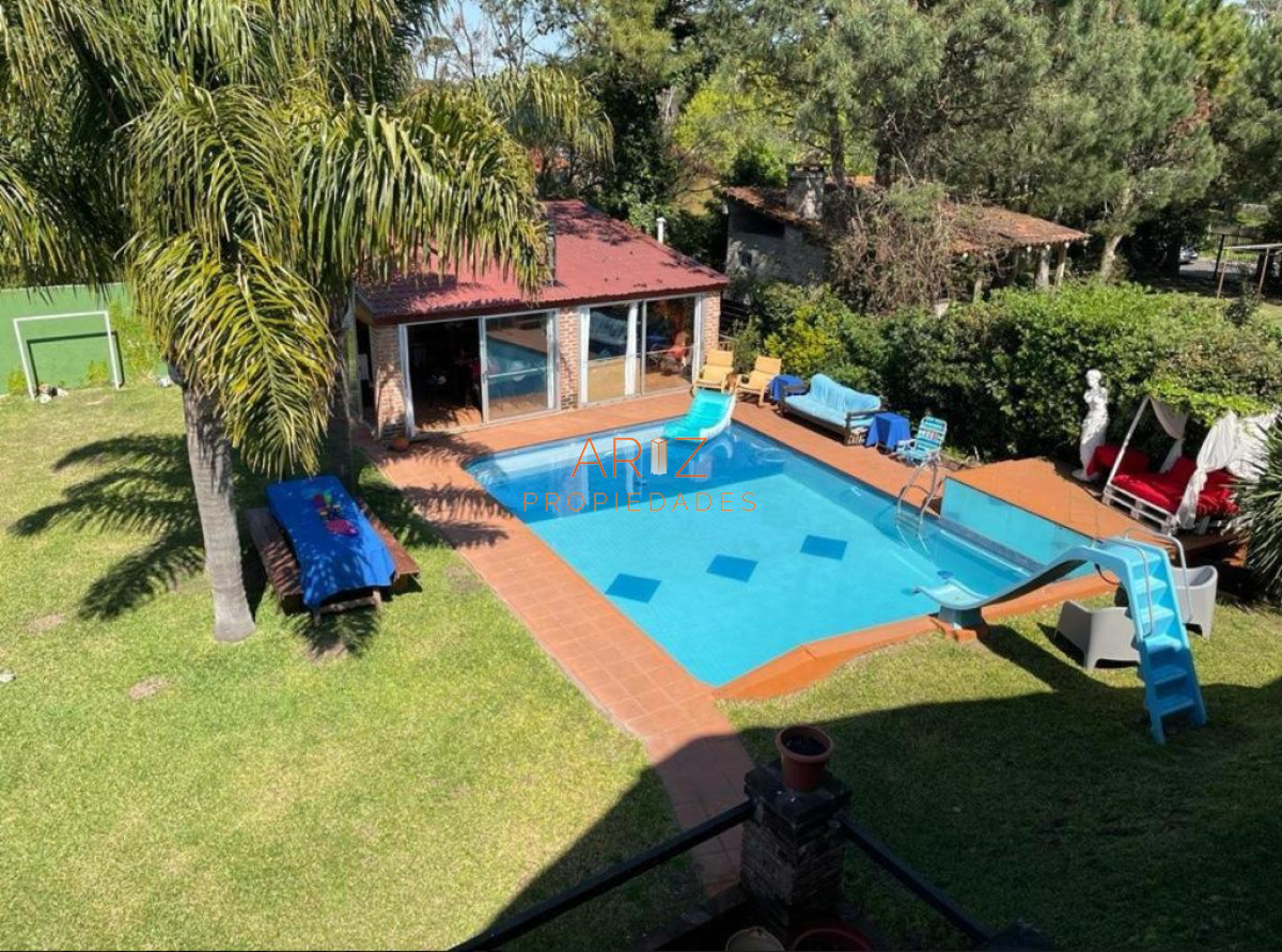 Casa ID.2216 - Completo quincho disponible en alquiler anual 