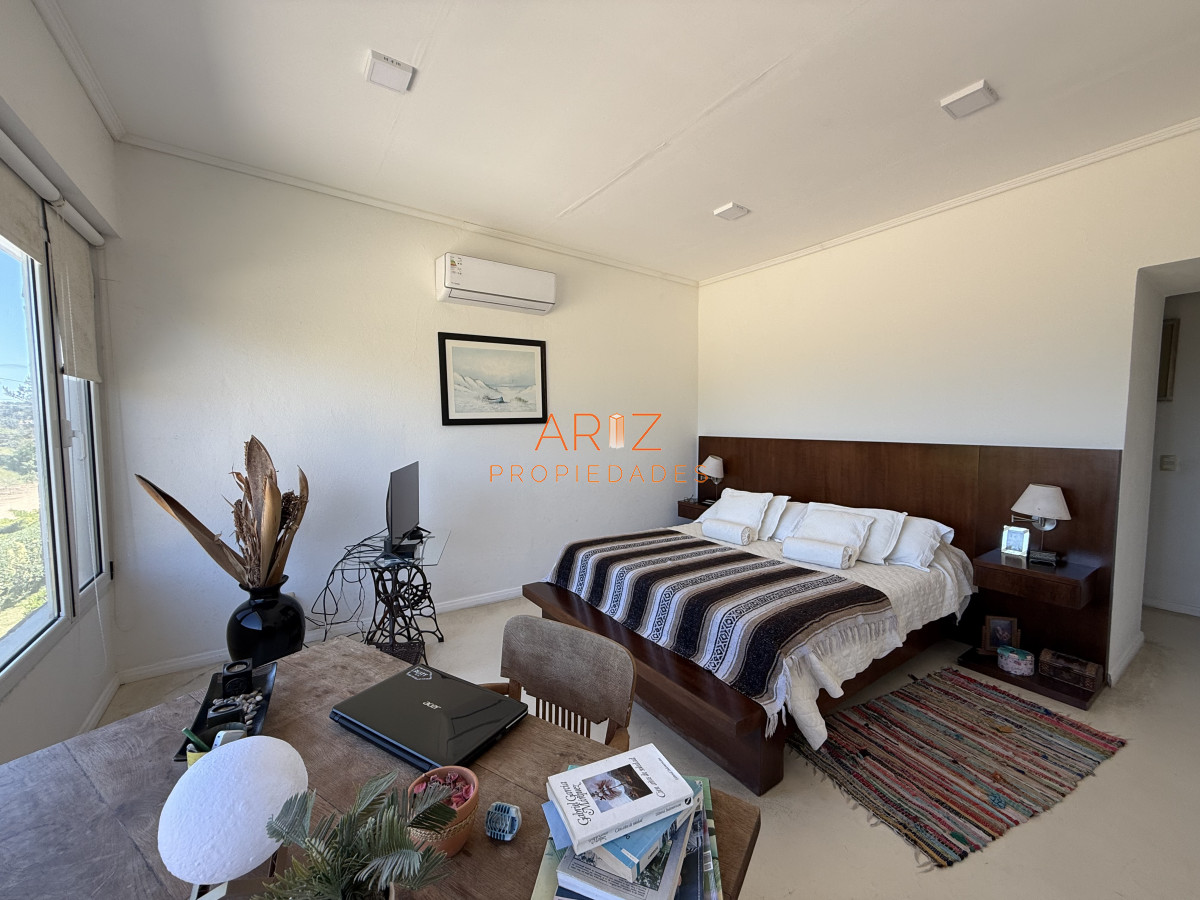 Casa ID.2455 - VENTA ESPECTACULAR CASA CON PISCINA TIO TOM MALDONADO PUNTA DEL ESTE 4 DORMITORIOS