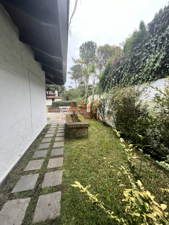 Casa ID.2201 - VENTA CASA 4 DORMITORIOS PUNTA DEL ESTE IMPERDIBLE ZONA