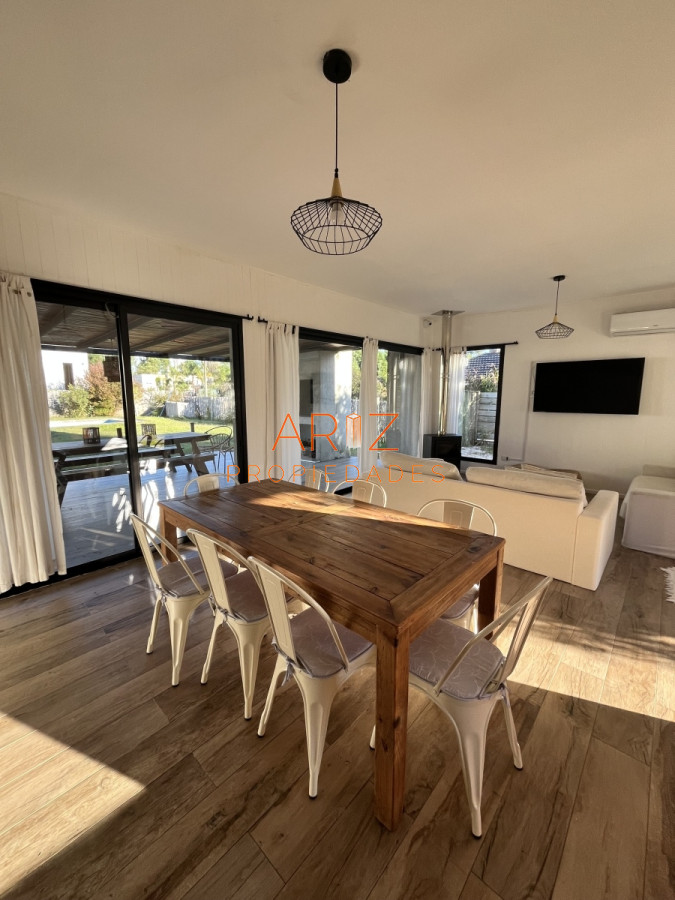 Casa ID.1795 - Alquiler Anual y Venta hermosa casa en Barrio Privado PUNTA DEL ESTE