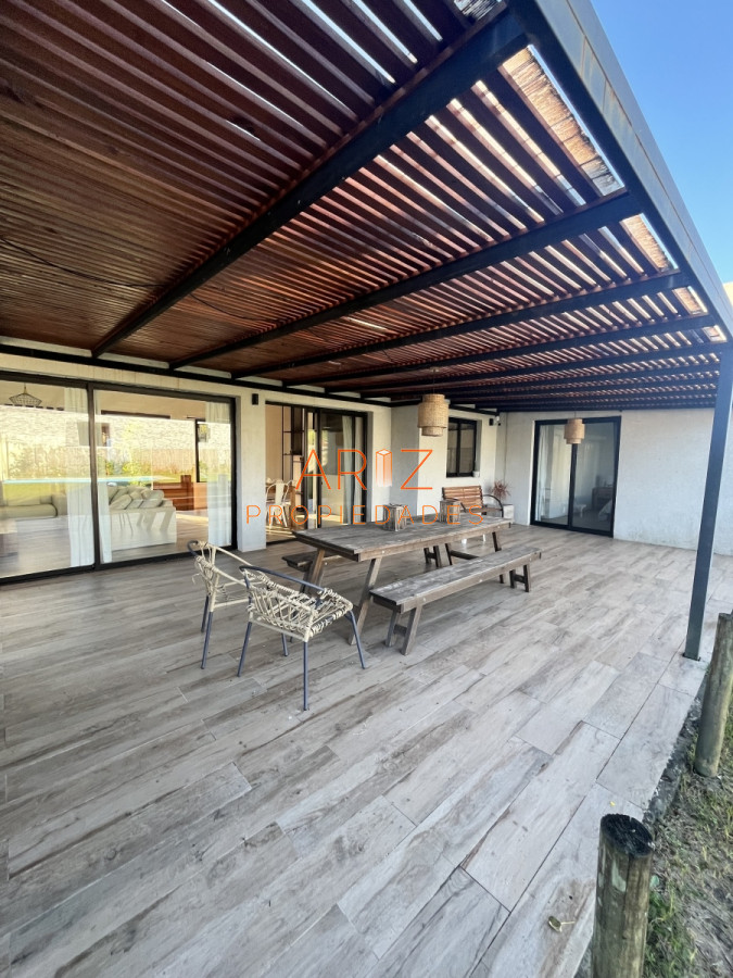 Casa ID.1795 - Alquiler Anual y Venta hermosa casa en Barrio Privado PUNTA DEL ESTE