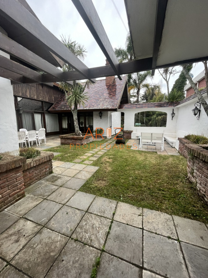Casa ID.2201 - VENTA CASA 4 DORMITORIOS PUNTA DEL ESTE IMPERDIBLE ZONA