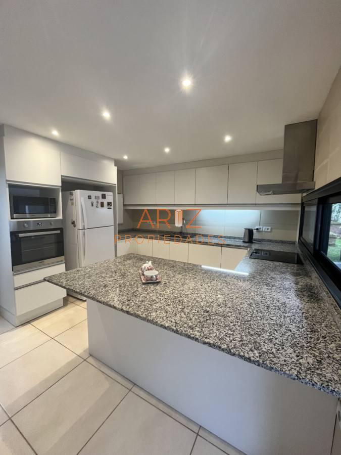 Casa ID.2201 - VENTA CASA 4 DORMITORIOS PUNTA DEL ESTE IMPERDIBLE ZONA