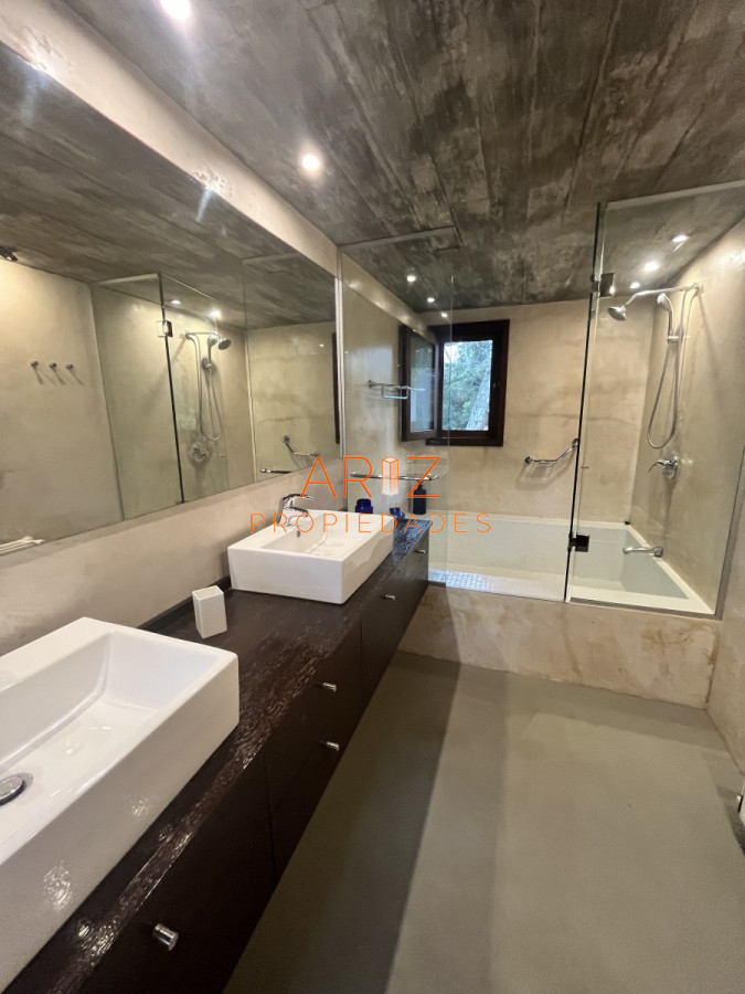 Casa ID.2201 - VENTA CASA 4 DORMITORIOS PUNTA DEL ESTE IMPERDIBLE ZONA