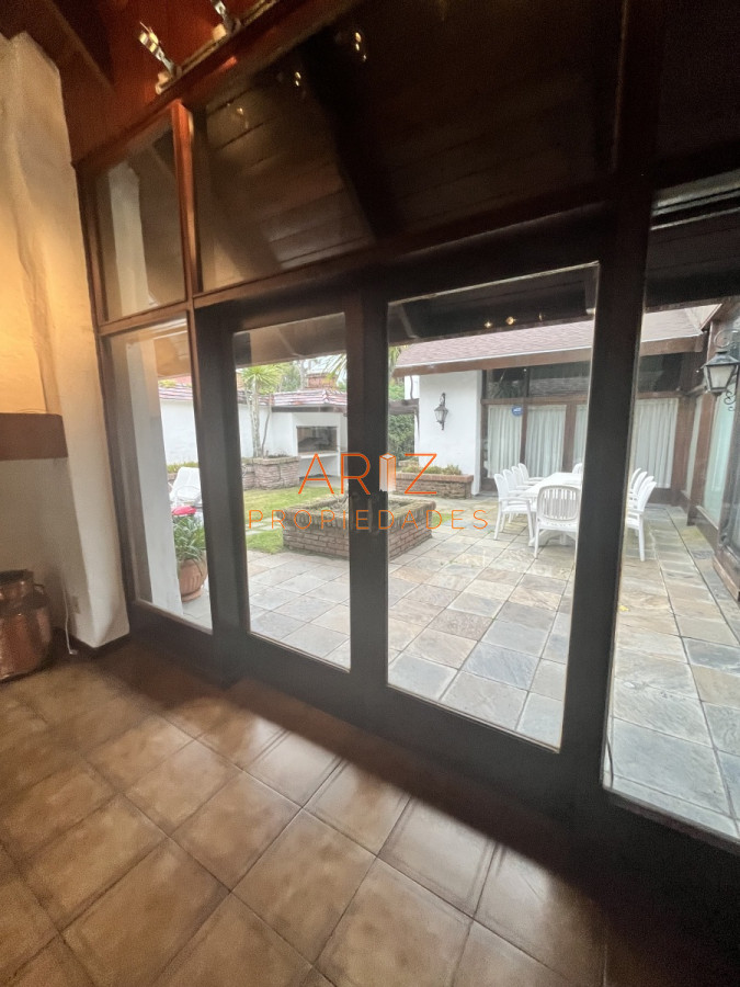 Casa ID.2201 - VENTA CASA 4 DORMITORIOS PUNTA DEL ESTE IMPERDIBLE ZONA