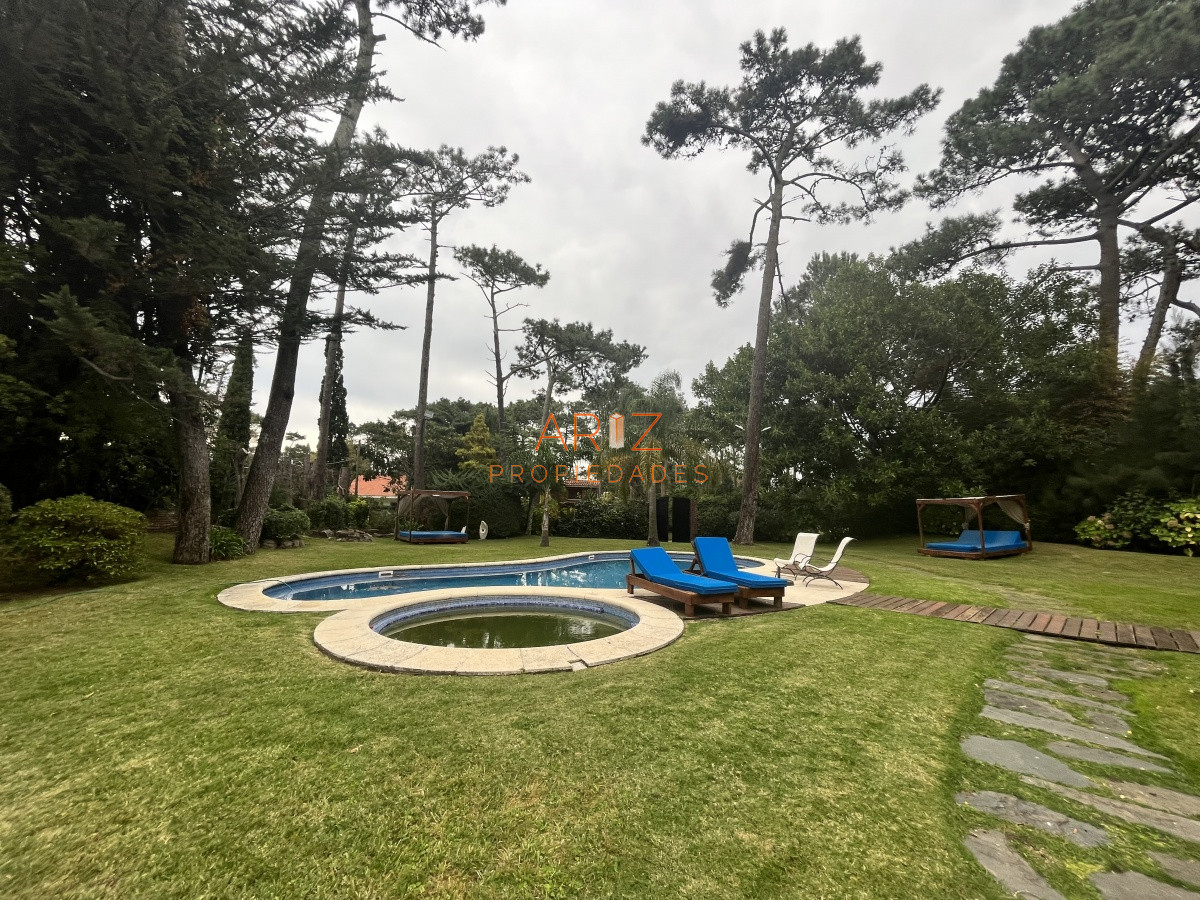 Casa ID.2201 - VENTA CASA 4 DORMITORIOS PUNTA DEL ESTE IMPERDIBLE ZONA