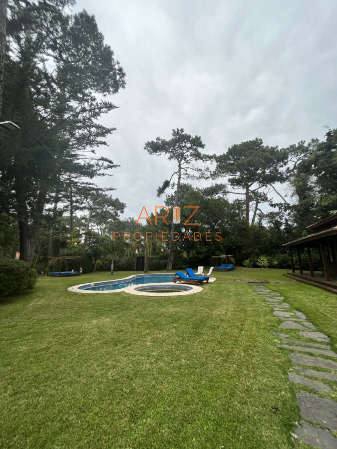Casa ID.2201 - VENTA CASA 4 DORMITORIOS PUNTA DEL ESTE IMPERDIBLE ZONA