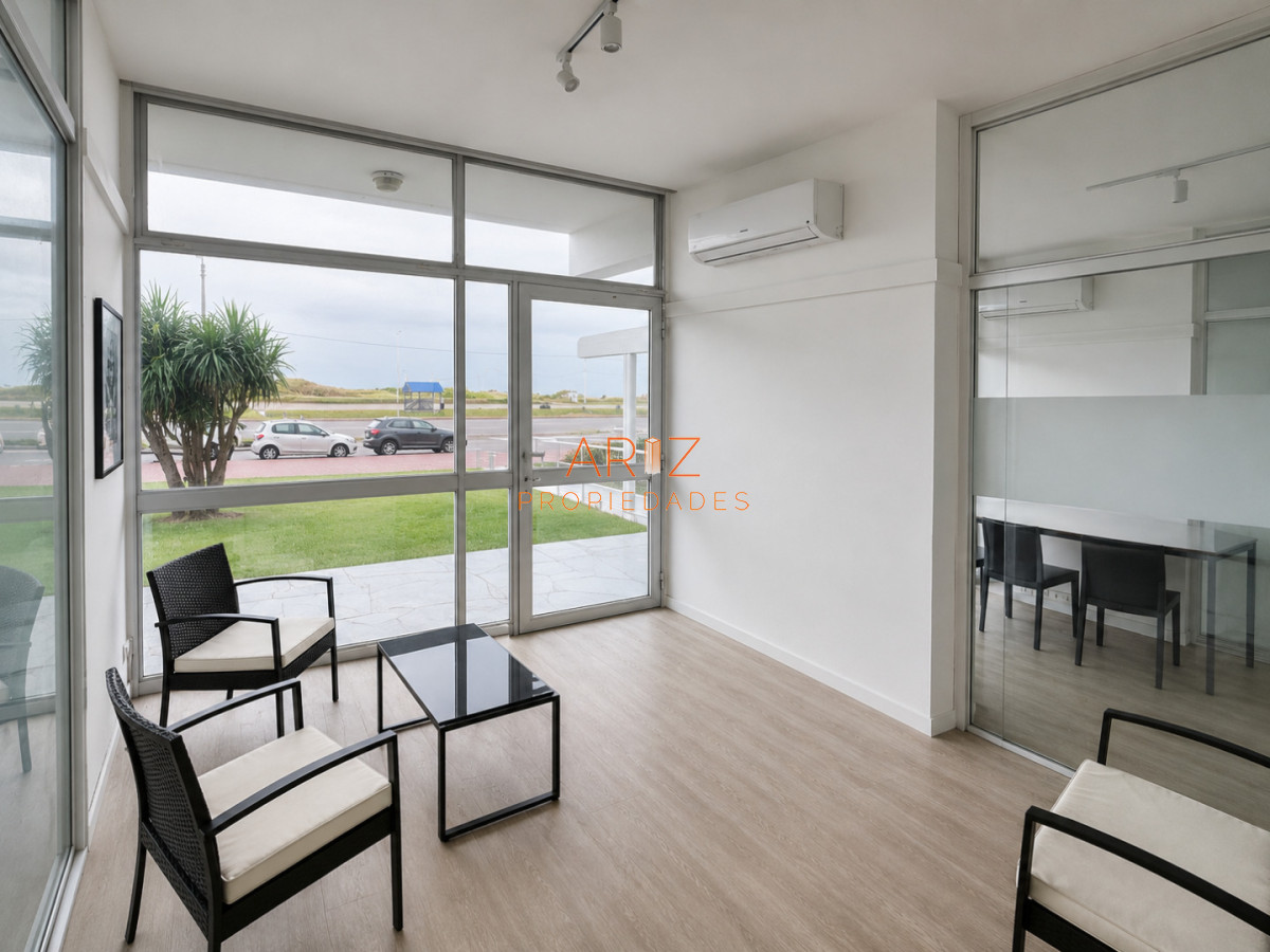 Local Comercial ID.2568 - ALQUILER ANUAL DE LOCAL PRIMERA LINEA BRAVA PUNTA DEL ESTE