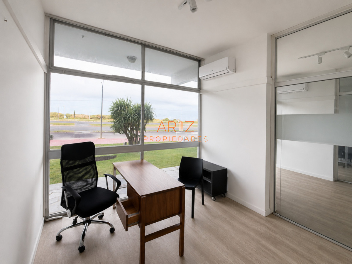 Local Comercial ID.2568 - ALQUILER ANUAL DE LOCAL PRIMERA LINEA BRAVA PUNTA DEL ESTE