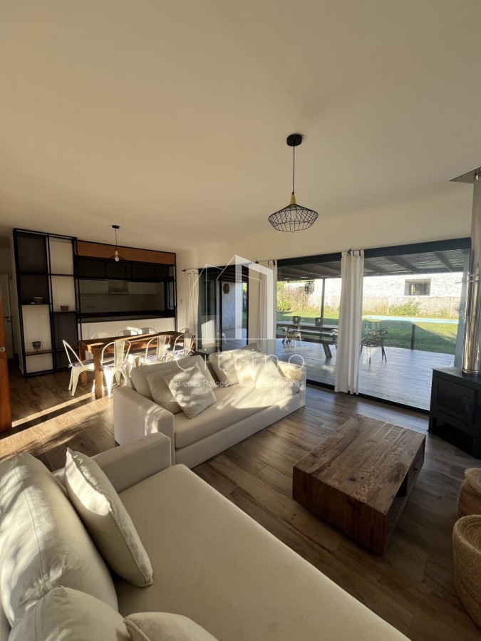 Casa ID.1042 - Alquiler Anual y Venta hermosa casa en Barrio Privado 