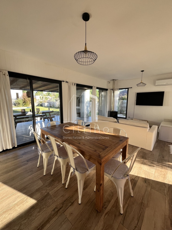 Casa ID.1042 - Alquiler Anual y Venta hermosa casa en Barrio Privado 