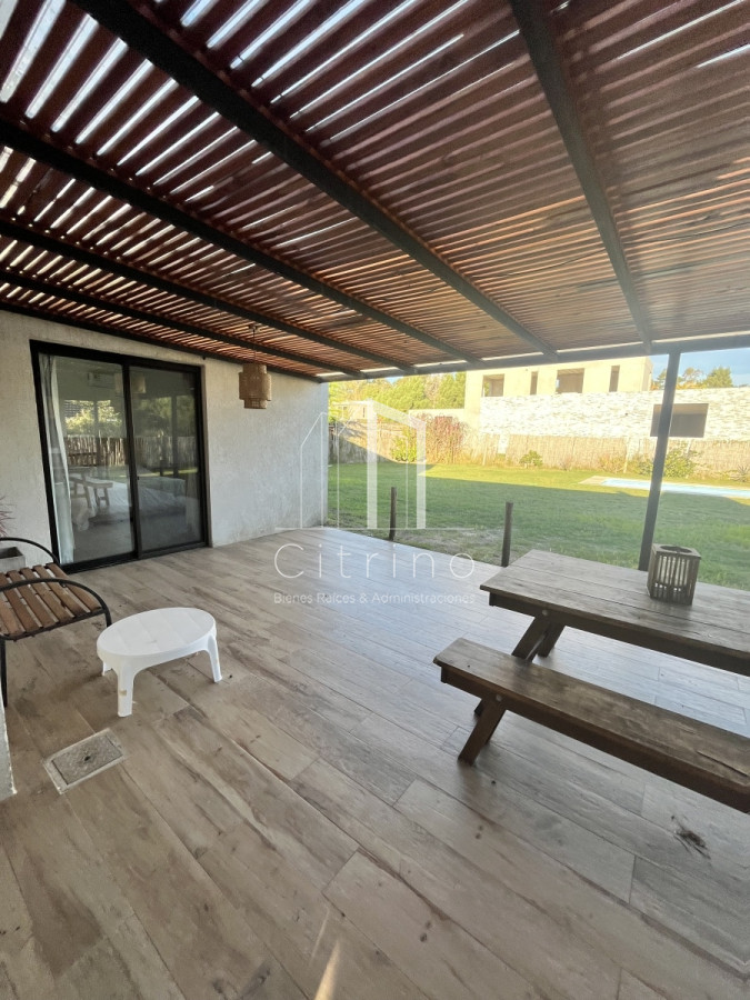Casa ID.1042 - Alquiler Anual y Venta hermosa casa en Barrio Privado 