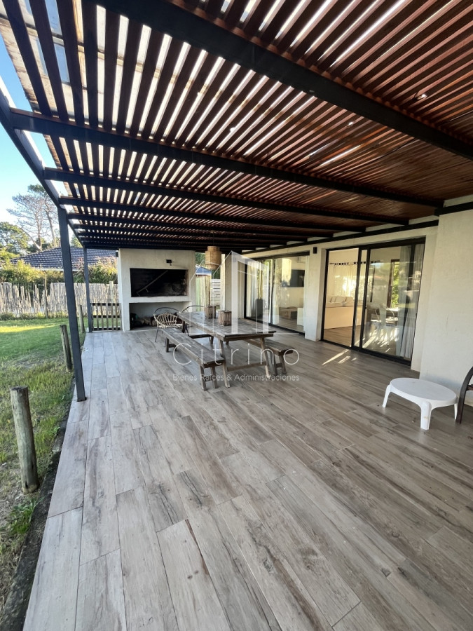 Casa ID.1042 - Alquiler Anual y Venta hermosa casa en Barrio Privado 