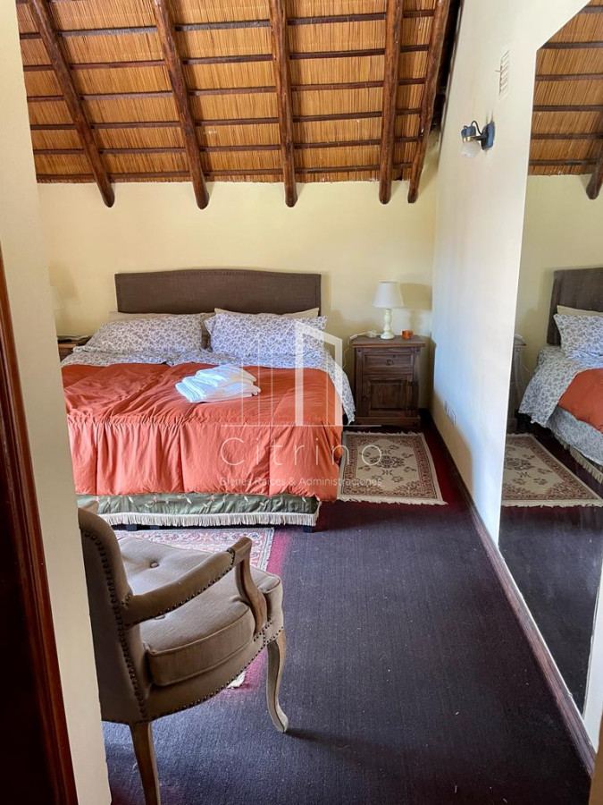 Casa ID.1607 - Completo quincho disponible en alquiler anual 