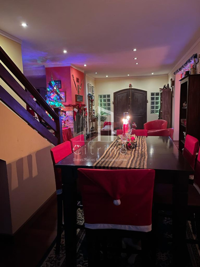 Casa ID.1607 - Completo quincho disponible en alquiler anual 