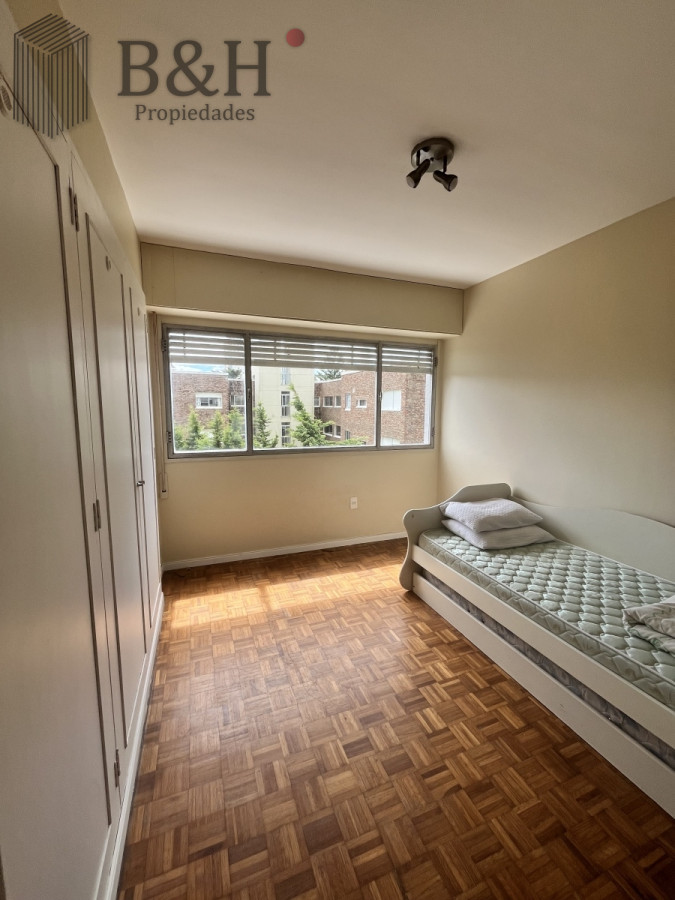Apartamento ID.4100 - Alquiler Anual 