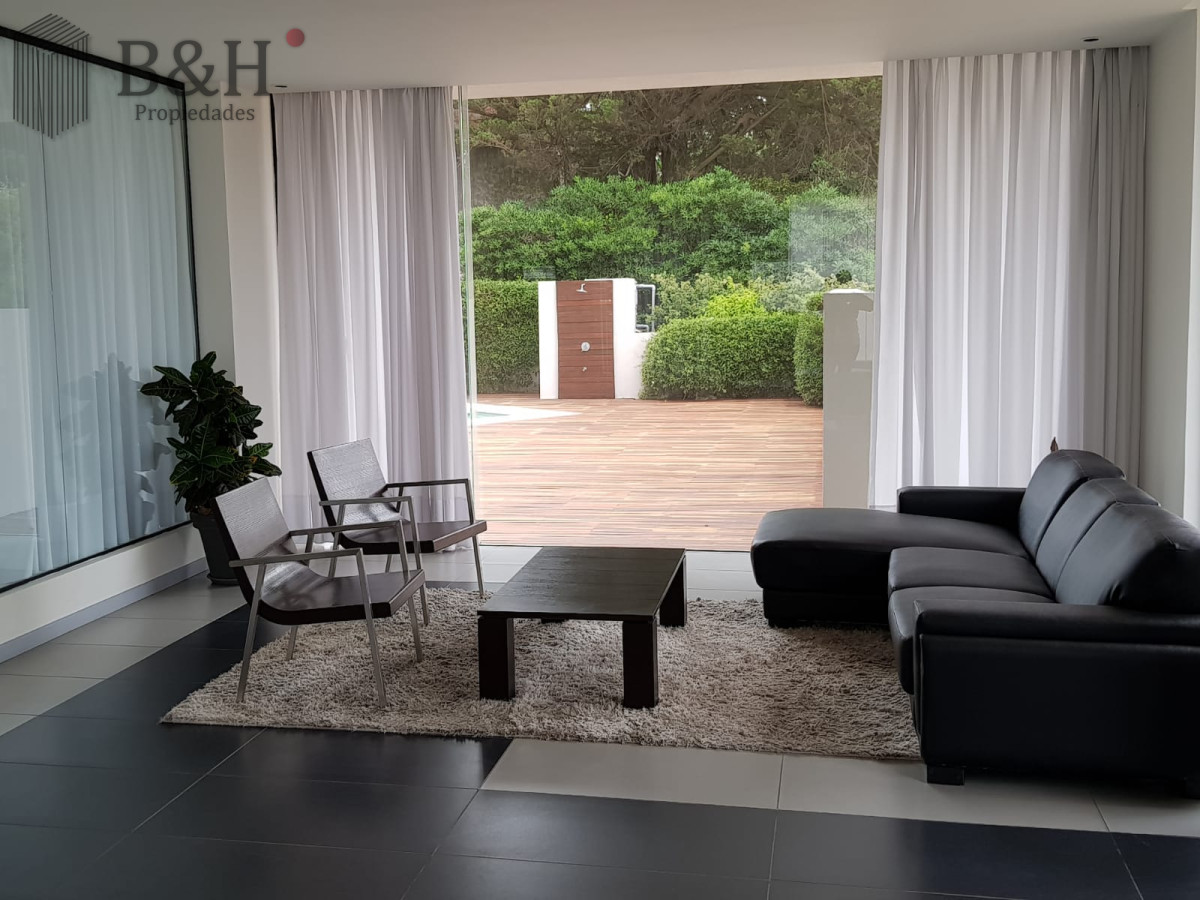 Apartamento ID.7395 - Alquiler anual apartamento brava