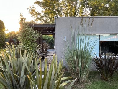 Casa en Alquiler Anual de 3 dormitorios. 