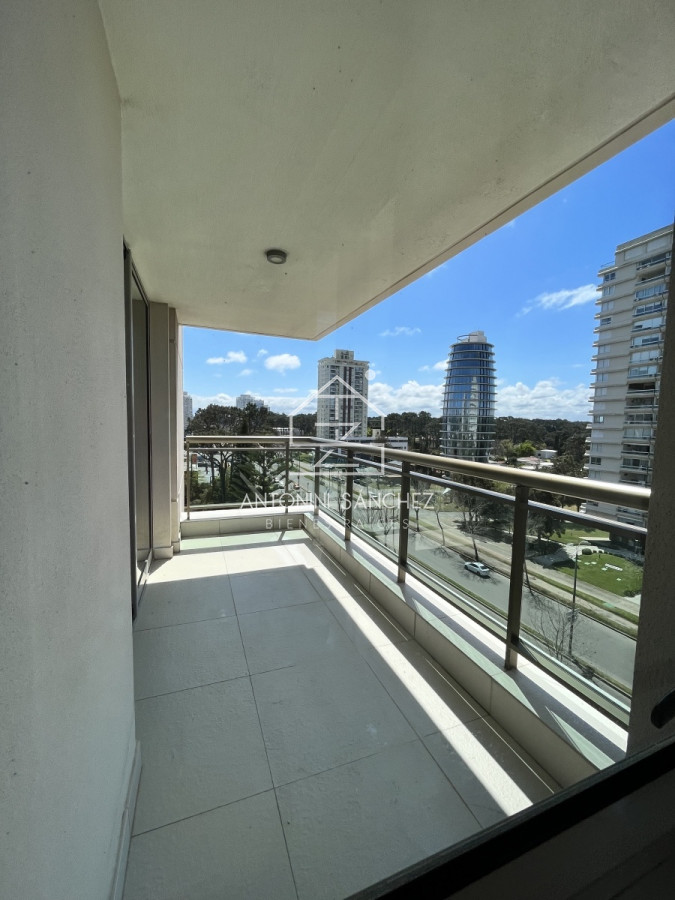 Apartamento ID.1982 - Alquiler Anual apto en excelente ubicación 