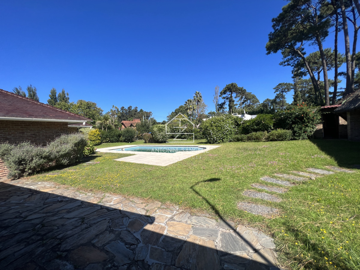 Casa ID.1389 - Casa en Alquiler temporario o anual, Punta del este.