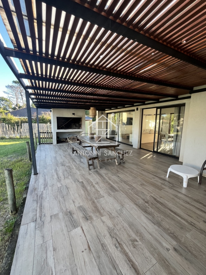 Casa ID.606 - Alquiler Anual y Venta hermosa casa en Barrio Privado 