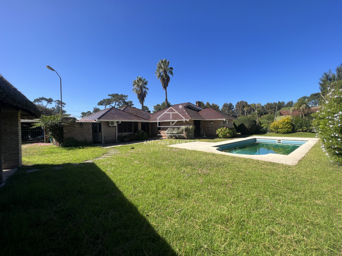 Casa ID.1389 - Casa en Alquiler temporario o anual, Punta del este.