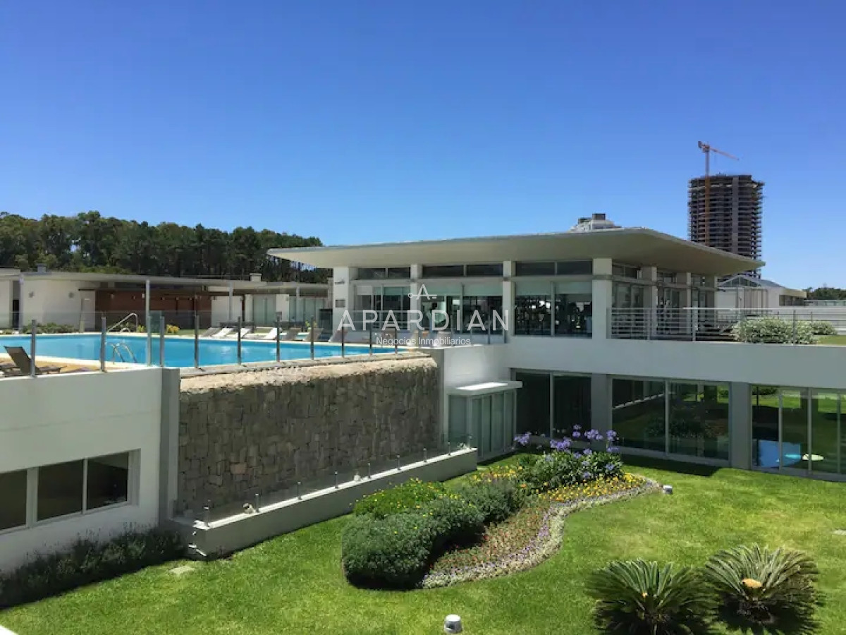 Apartamento ID.21099220 - Luminoso y cómodo apartamento en primera linea Playa Brava 
