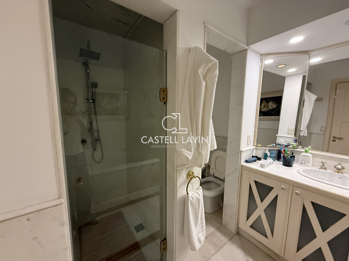 Apartamento ID.678 - Venta Apartamento 3  Dormitorios Frente al Puerto Península Punta del Este