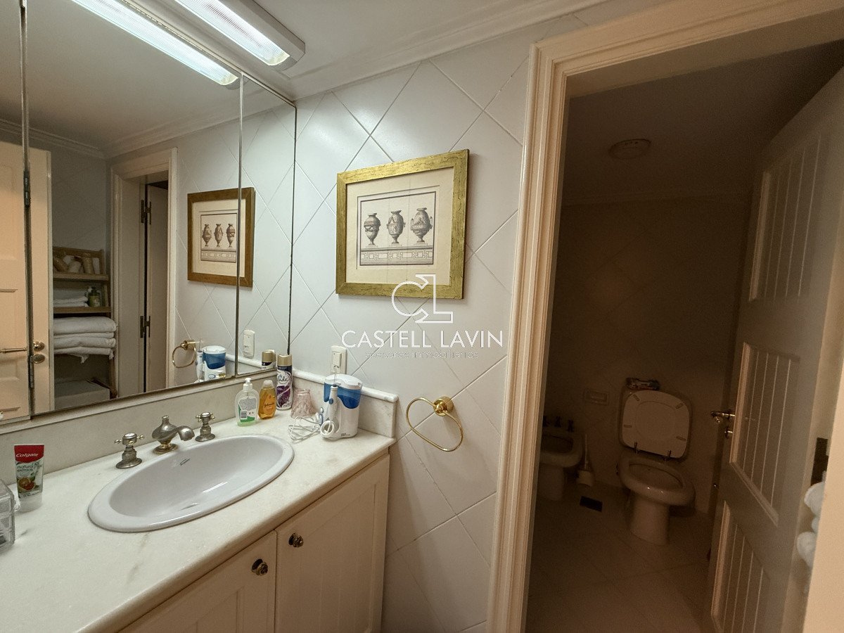 Apartamento ID.678 - Venta Apartamento 3  Dormitorios Frente al Puerto Península Punta del Este