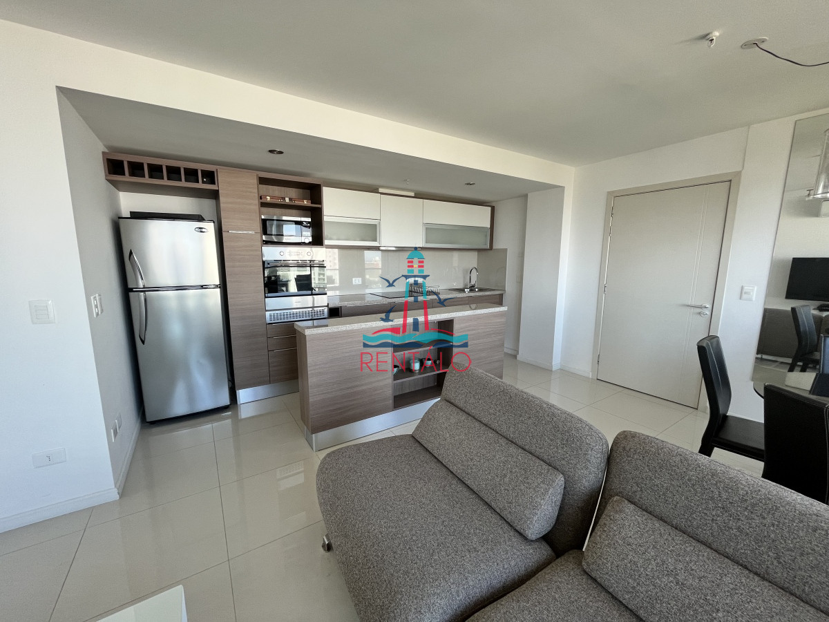 Apartamento ID.332 - Apartamento de 2 dormitorios y 2 baños en alquiler anual Punta del este 