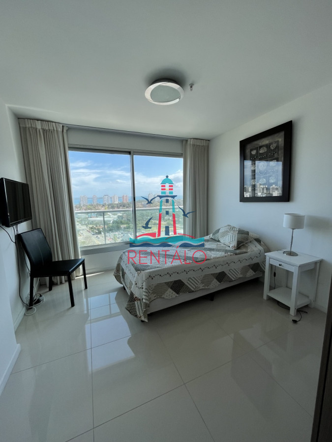 Apartamento ID.332 - Apartamento de 2 dormitorios y 2 baños en alquiler anual Punta del este 