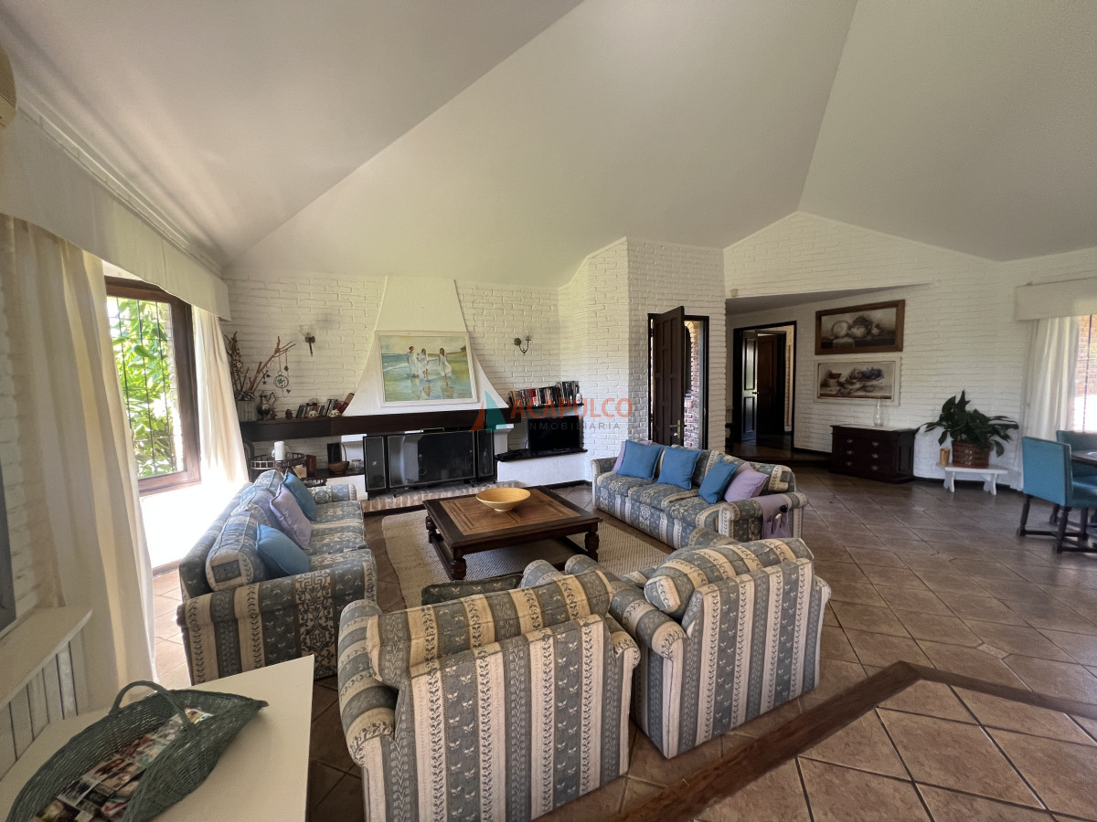 Casa Ref.4609 - Casa en Punta del Este, Jardines de Córdoba