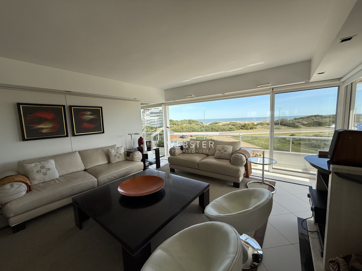 Apartamento ID.362 - Alquiler de hermoso apto, planta amplia y luminosa en Playa Brava