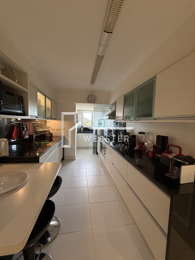 Apartamento ID.362 - Alquiler de hermoso apto, planta amplia y luminosa en Playa Brava