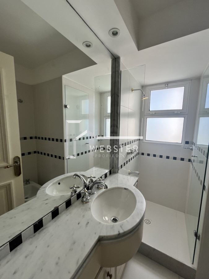 Apartamento ID.1316 - Alquiler Anual espectacular apto en la rambla de la Brava!