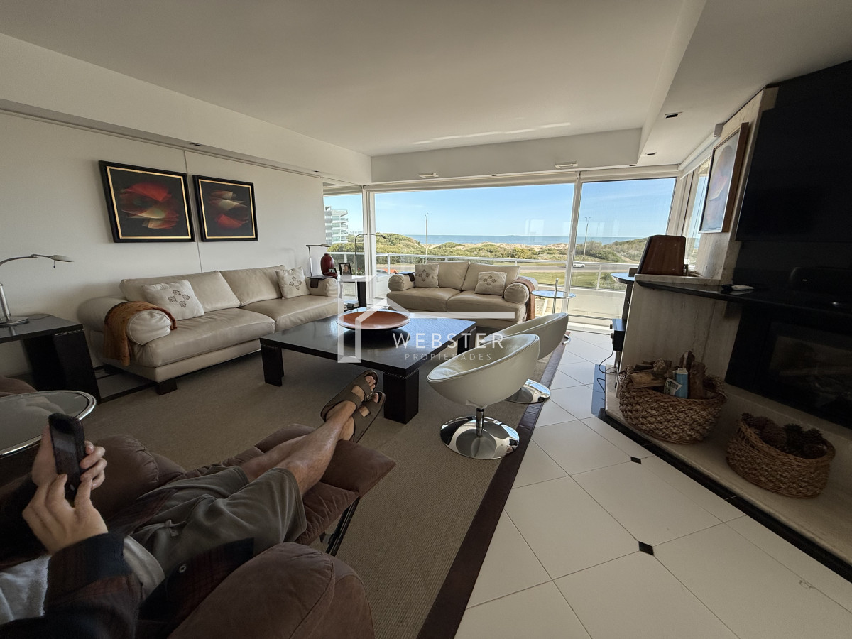 Apartamento ID.362 - Alquiler de hermoso apto, planta amplia y luminosa en Playa Brava
