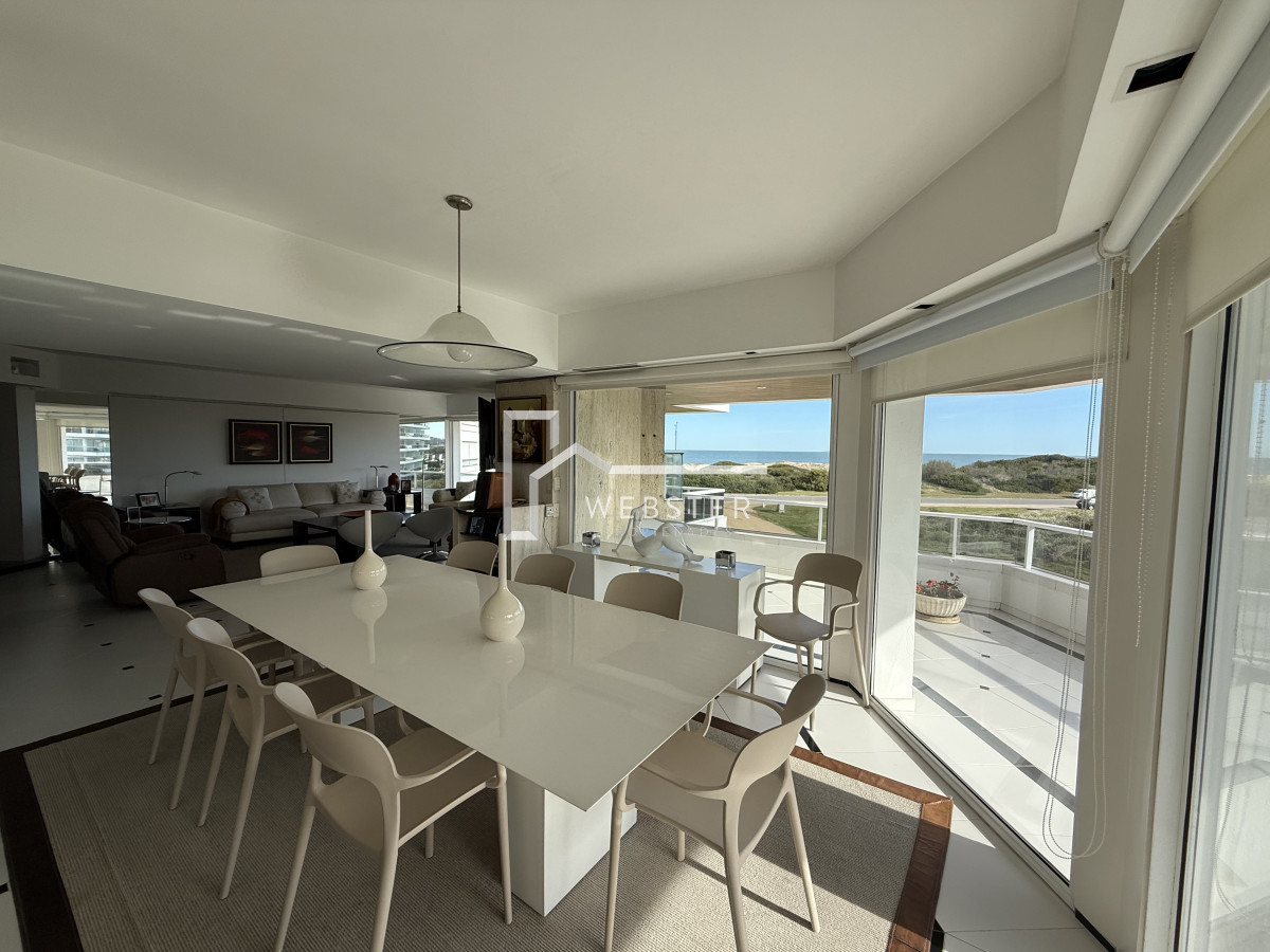 Apartamento ID.362 - Alquiler de hermoso apto, planta amplia y luminosa en Playa Brava