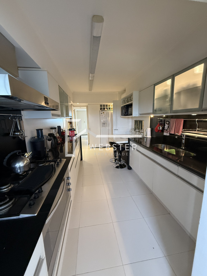 Apartamento ID.362 - Alquiler de hermoso apto, planta amplia y luminosa en Playa Brava