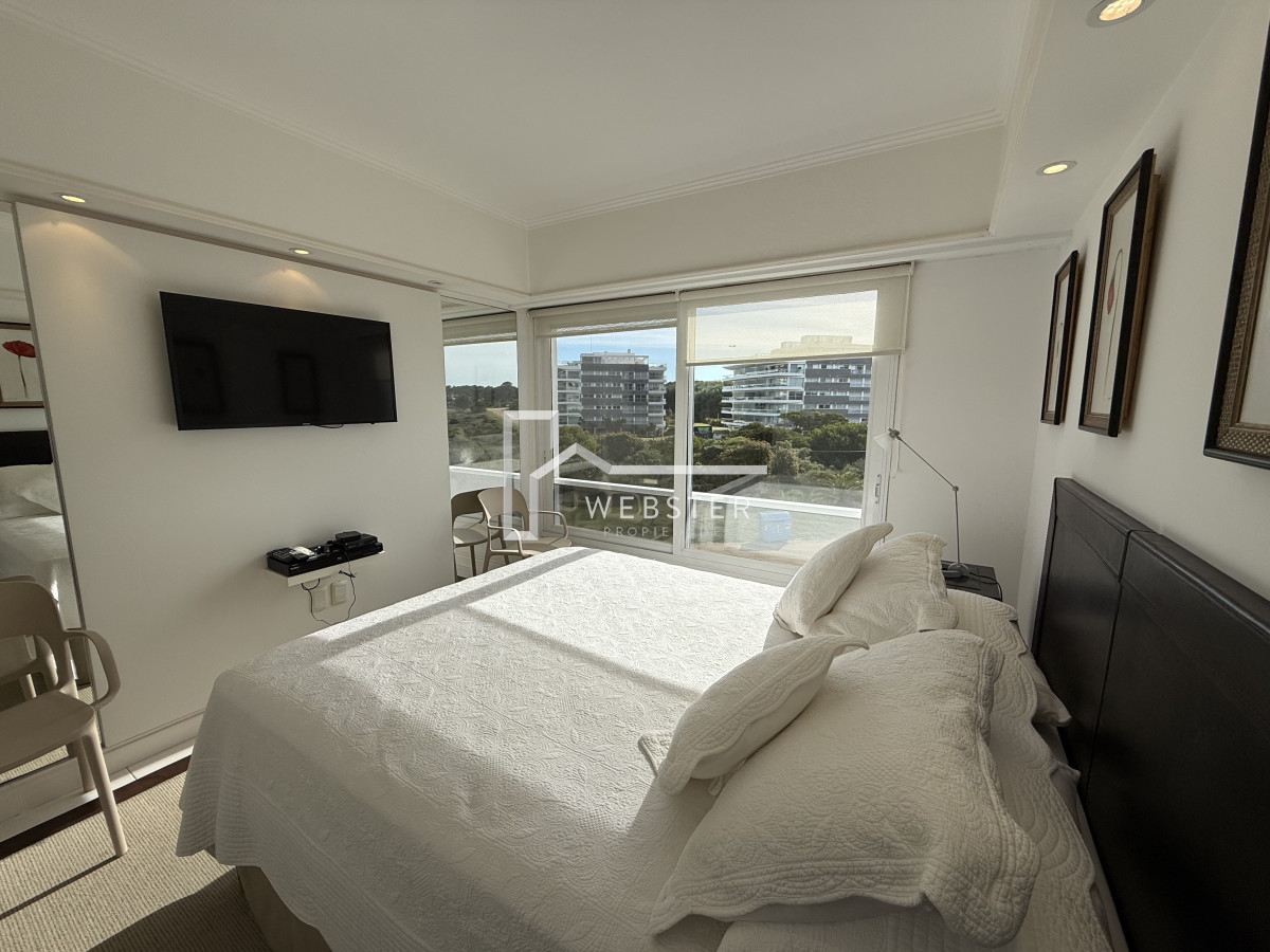 Apartamento ID.362 - Alquiler de hermoso apto, planta amplia y luminosa en Playa Brava